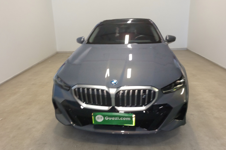 BMW i5 M60 2024 car image #3