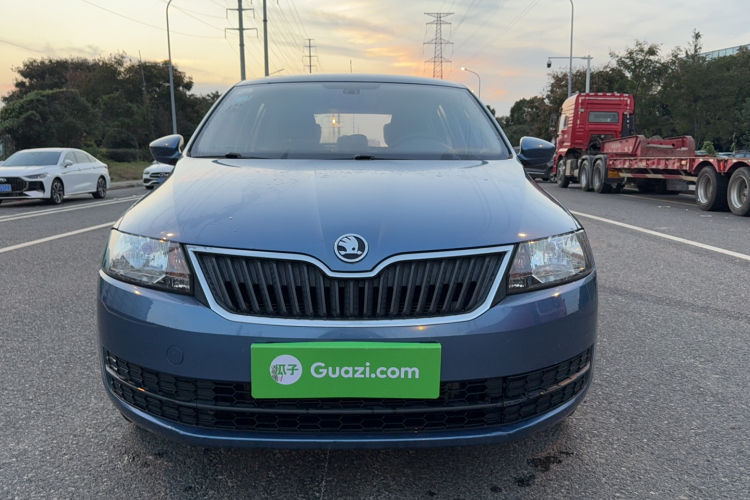 Skoda Rapid Spaceback 2016 car image #3