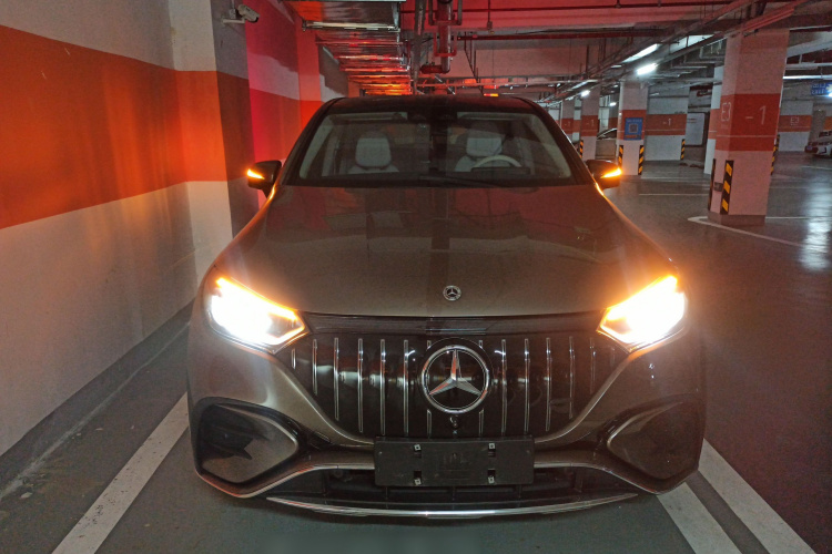 Mercedes-Benz EQE SUV 2023 immagine di auto #3