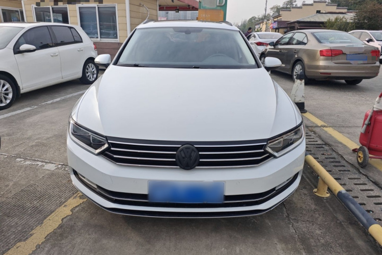 Volkswagen Passat Variant 2017 immagine di auto #3