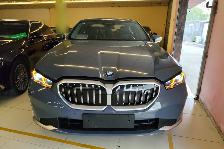 BMW i5 M60 2024 #3 BMW i5 M60 2024 car image #3