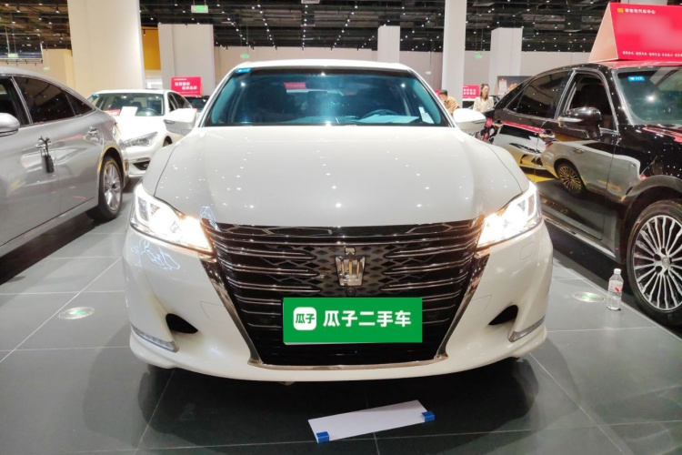 丰田 皇冠 2018 汽车图片 #3