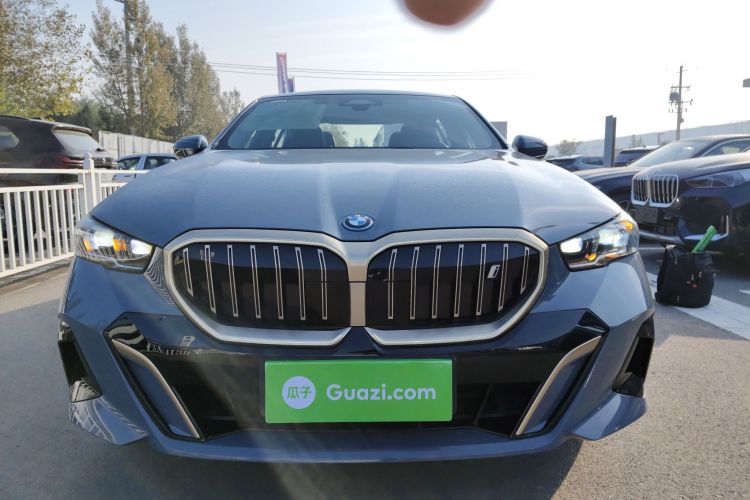 BMW i5 M60 2024 car image #3