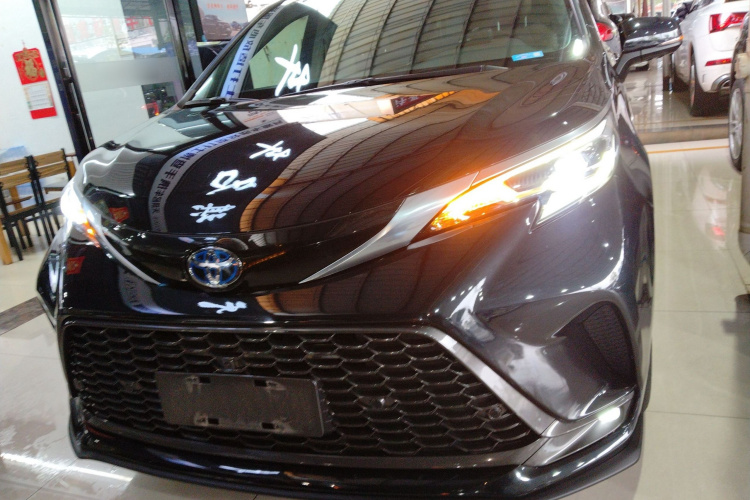 Toyota Granvia 2022 immagine di auto #3