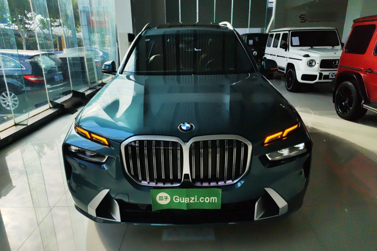 BMW X7 2023 car image #3
