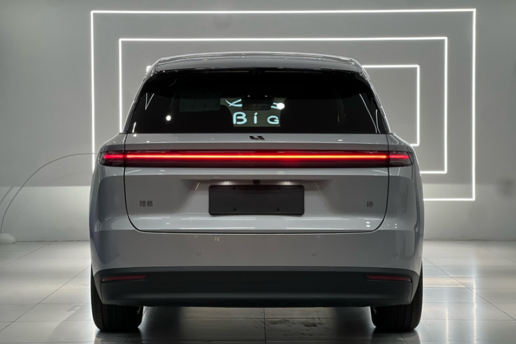 Li i8 2025 image de voiture #3