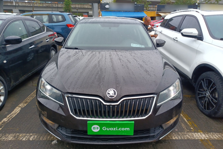 Skoda Superb 2018 car image #3