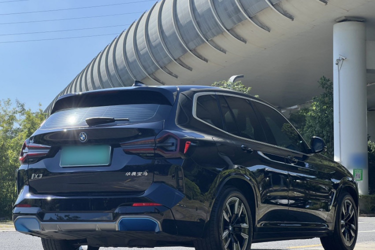 BMW iX3 2022 car image #3