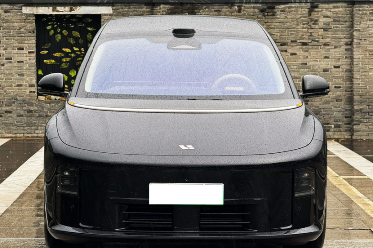 Li i8 2025 image de voiture #3