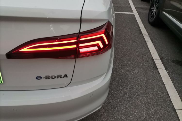Volkswagen Bora Pure Electric 2020 صورة سيارة #3