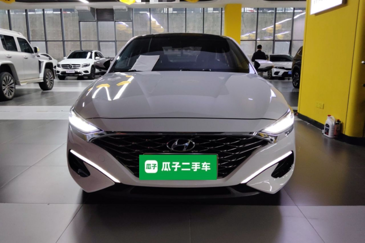 Hyundai Lafesta 2020 car image #3