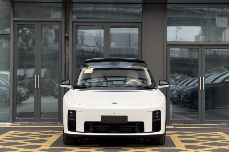 Li i8 2025 изображение автомобиля #3