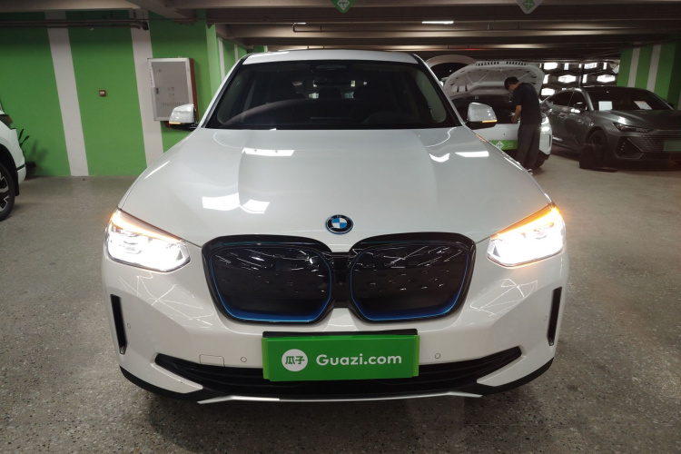 BMW iX3 2021 immagine di auto #3