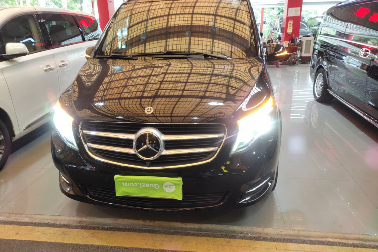 Mercedes-Benz V Class 2020 immagine di auto #3