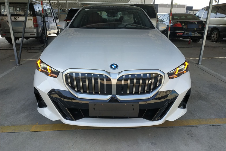 BMW i5 M60 2025 #3 BMW i5 M60 2025 car image #3