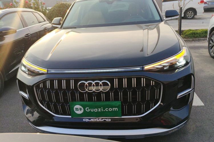 Audi Q6 2024 صورة سيارة #3