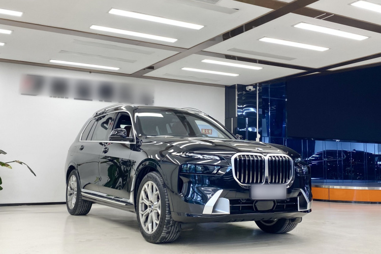 BMW X7 M60i 2024 car image #3