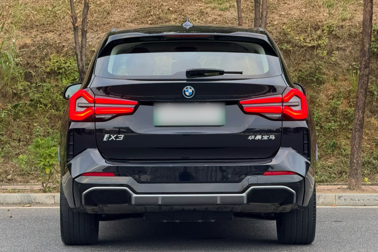 BMW iX3 2024 car image #3