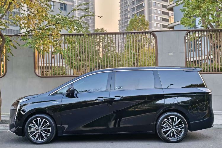 GAC Trumpchi E8 New Energy 2024 car image #3