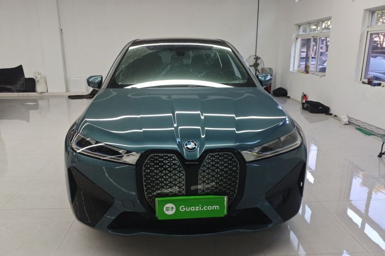 BMW iX 2023 immagine di auto #3