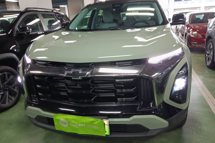 Chevrolet Equinox Plus 2025 car image #3