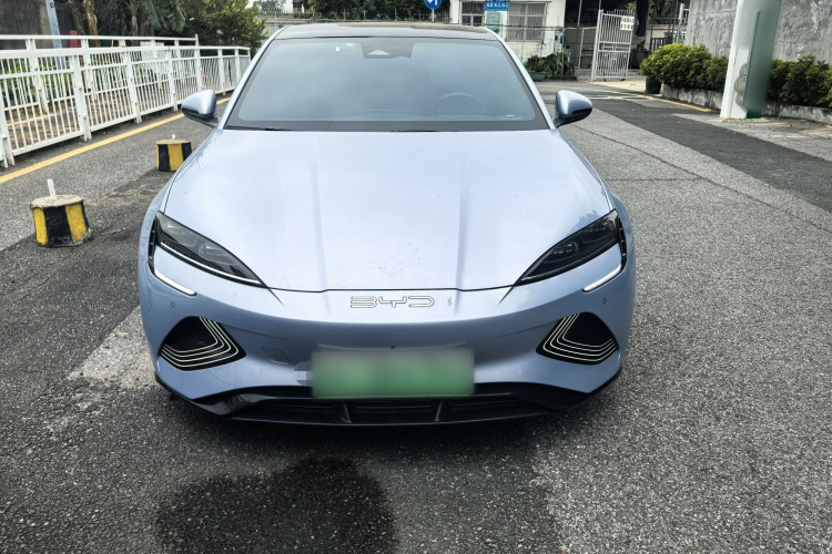 BYD Seal 2023 car image #3