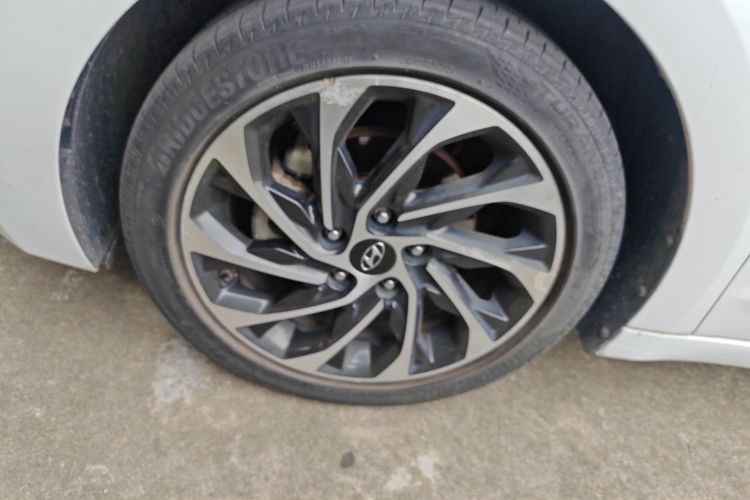 Hyundai Elantra AD 2019 car image #3