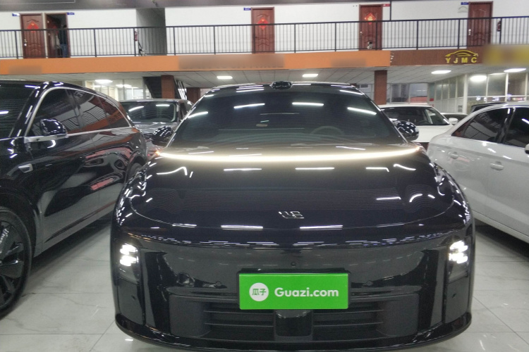 Li i6 2025 immagine di auto #3