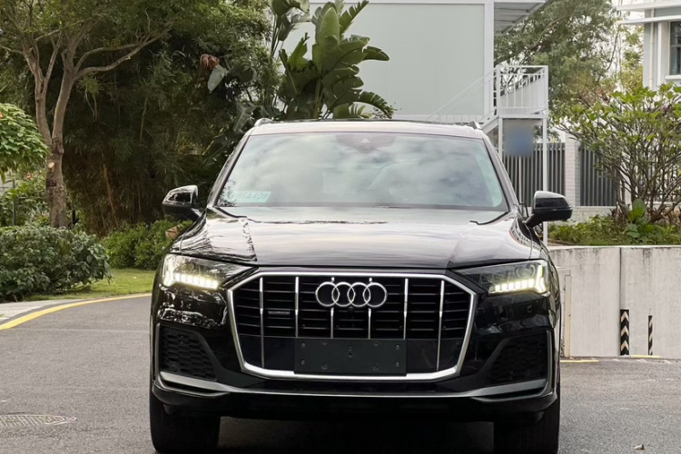 Audi Q7 2020 car image #3