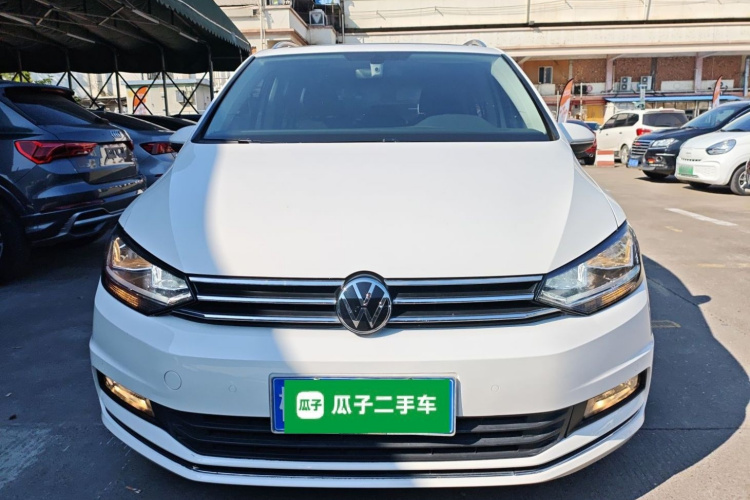 Volkswagen Touran 2021 immagine di auto #3