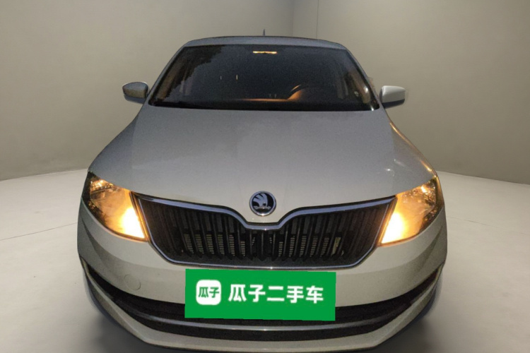 Skoda Rapid Spaceback 2018 immagine di auto #3