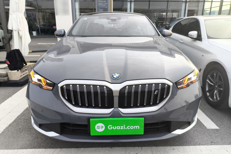BMW i5 2025 car image #3