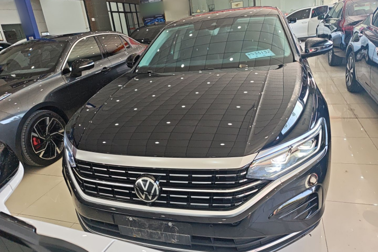 Volkswagen Passat 2024 car image #3