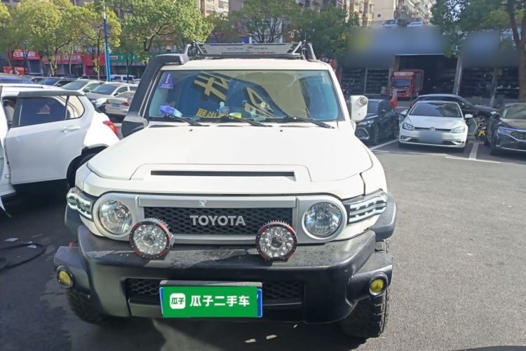 Toyota FJ Cruiser 2018 car image #3
