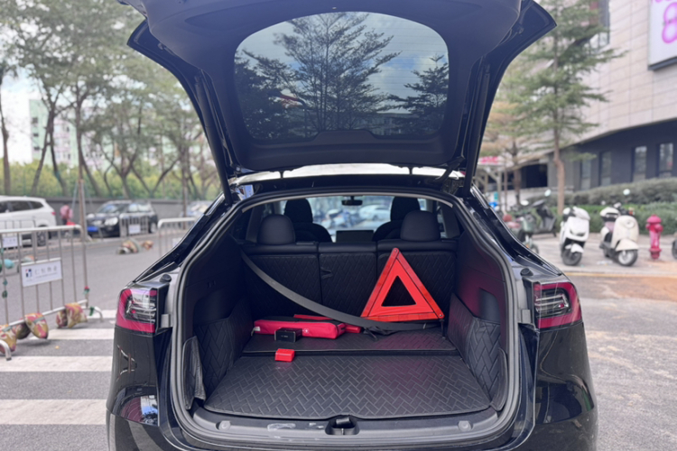 Tesla Model Y 2022 #3 Tesla Model Y 2022 car image #3