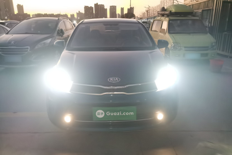 Kia 2019 car image #3