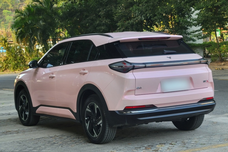 哪吒汽车 哪吒X 2024 #3 哪吒汽车 哪吒X 2024 汽车图片 #3