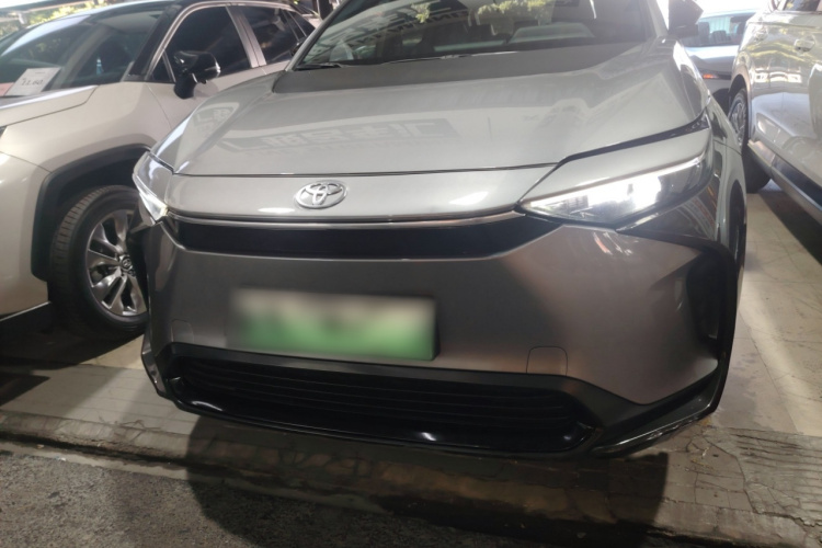 Toyota bZ4X 2023 immagine di auto #3