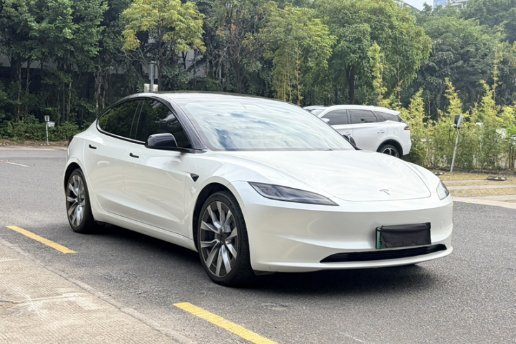 Tesla Model 3 2023 car image #3