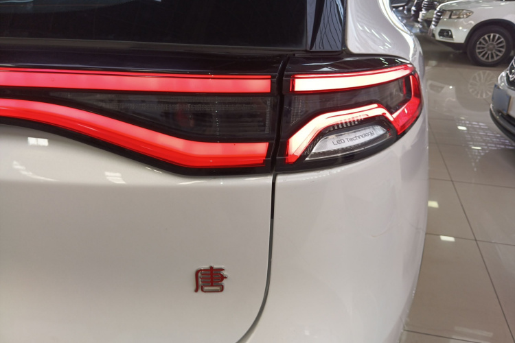 BYD Tang 2019 car image #3