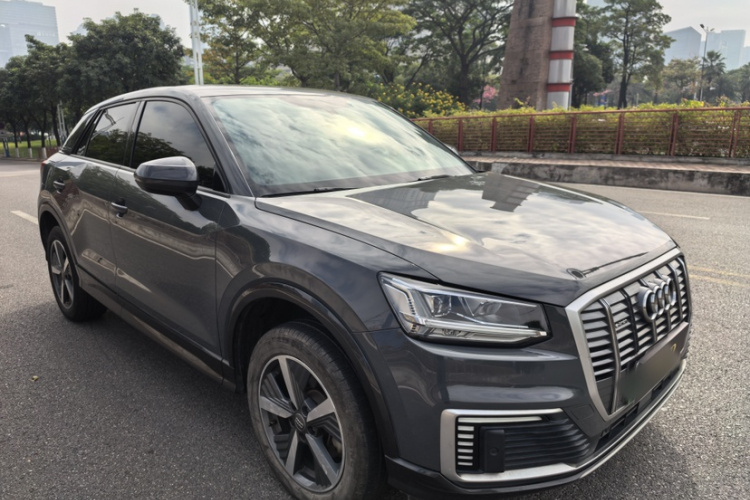 Q2L e-tron 2021 car image #3