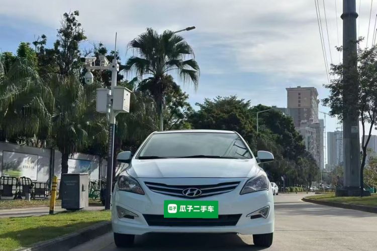 Hyundai Reina 2017 #3 Hyundai Reina 2017 car image #3