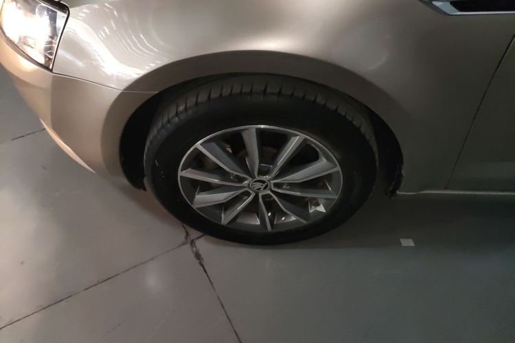 Skoda Octavia 2019 car image #3