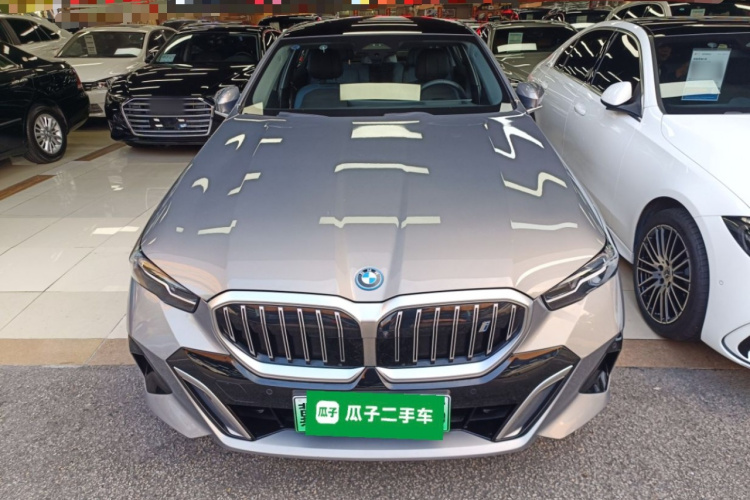 BMW i5 2024 image de voiture #3