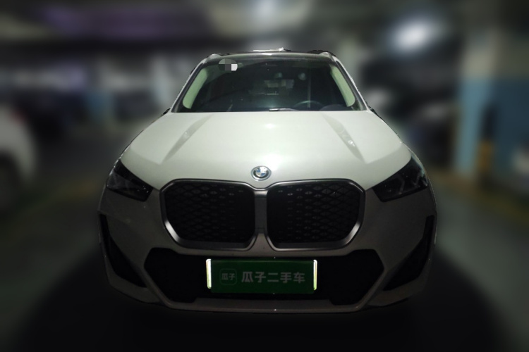 BMW iX1 2024 car image #3