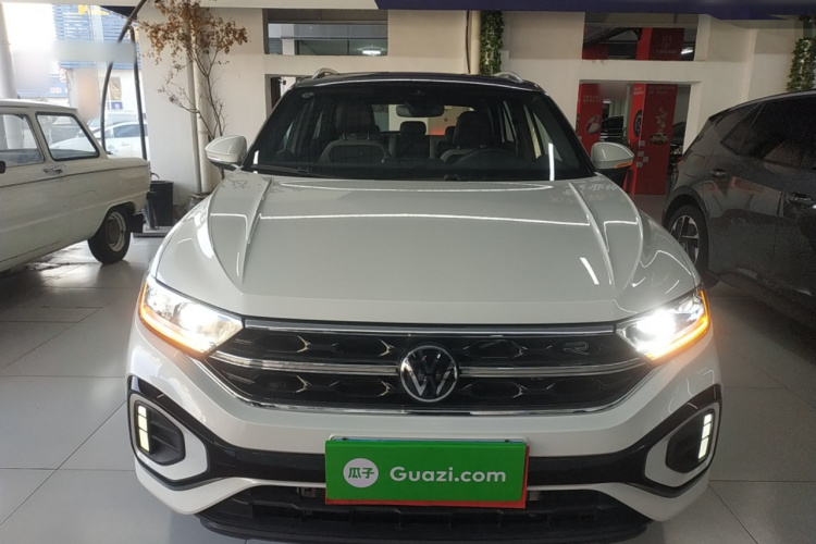 Volkswagen T-Roc 2023 car image #3