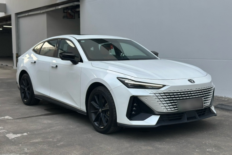 Changan UNI-V iDD 2023 car image #3