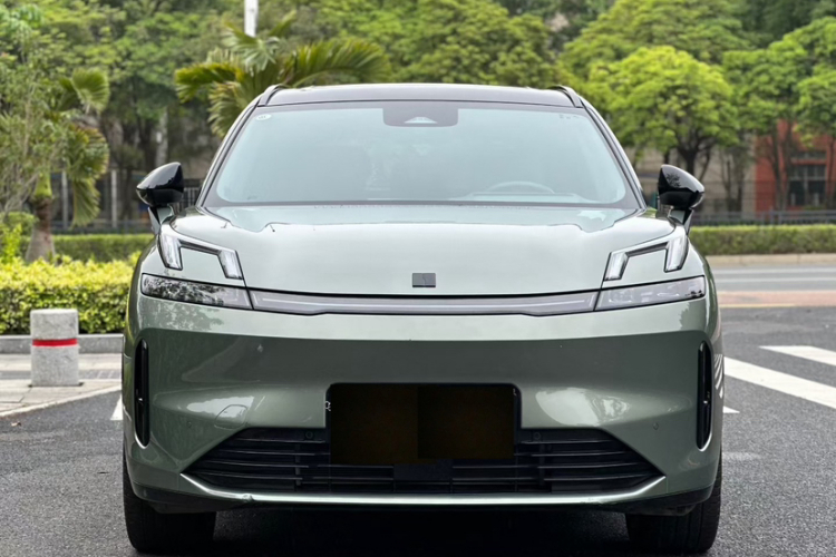 Lynk & Co 08 EM-P 2023 car image #3