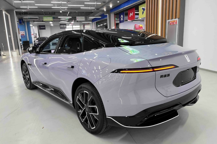 阿维塔 阿维塔06 2025 汽车图片 #3