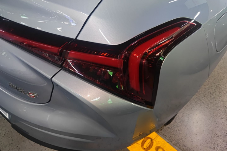 哪吒汽车 哪吒S猎装 2025 汽车图片 #3